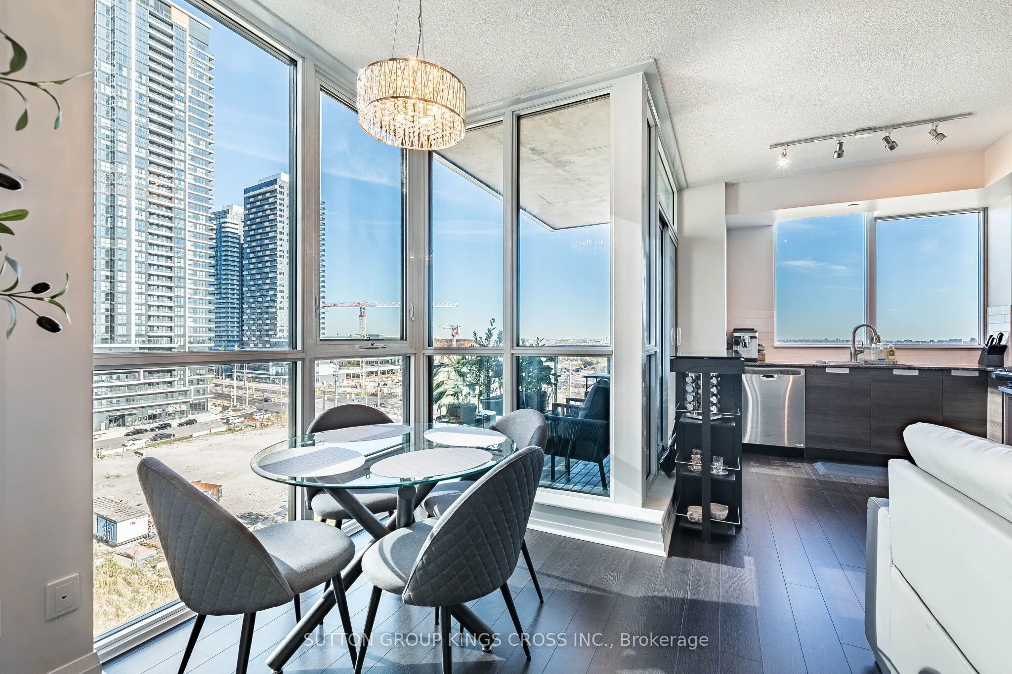 55 Eglinton Avenue W #904