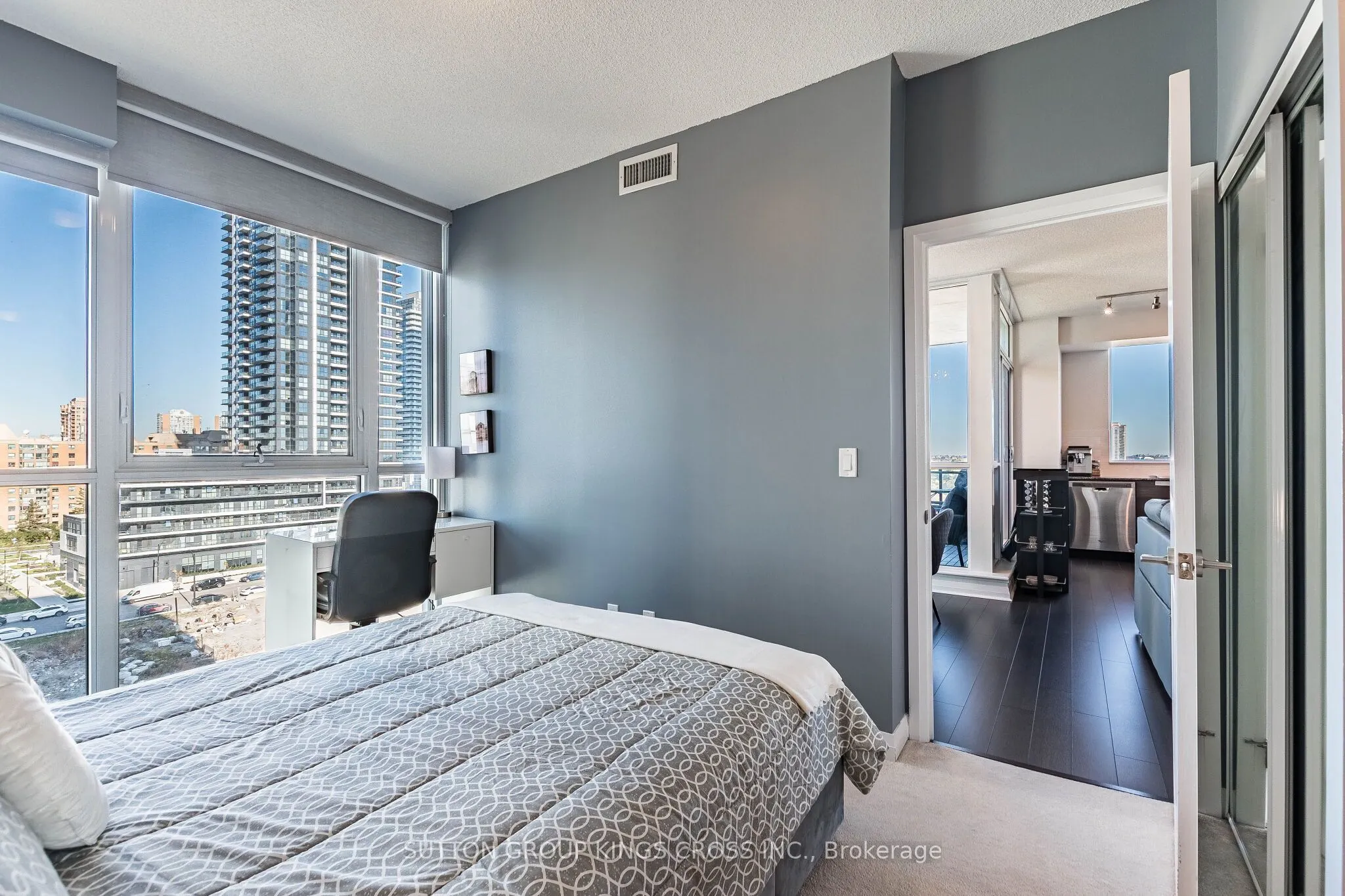 55 Eglinton Avenue W #904