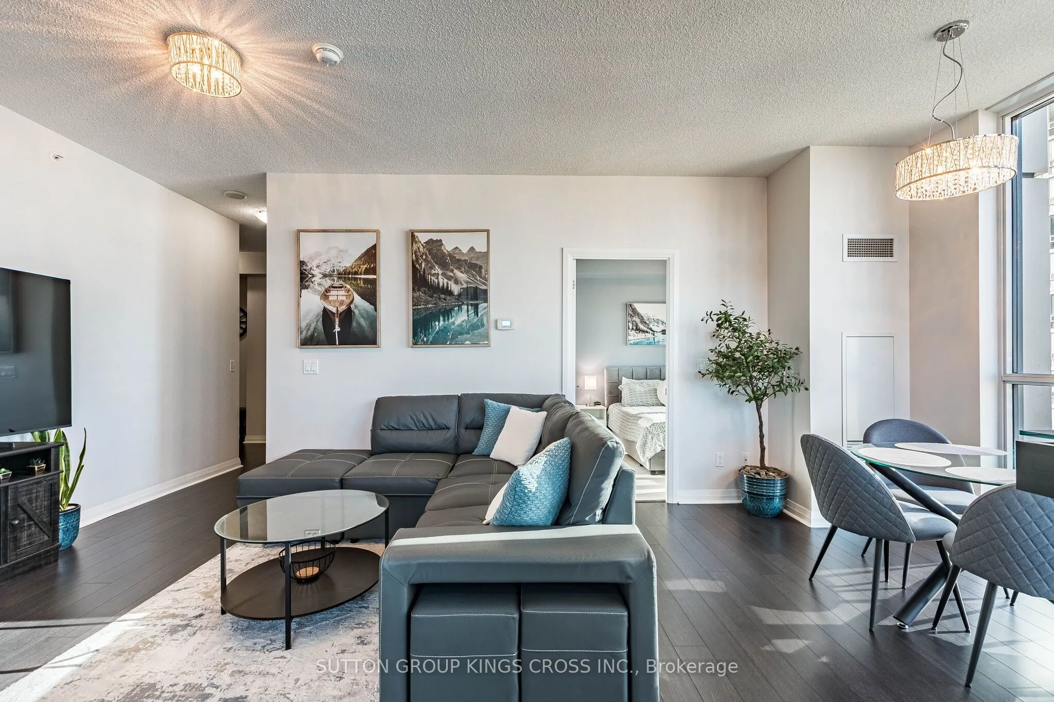 55 Eglinton Avenue W #904