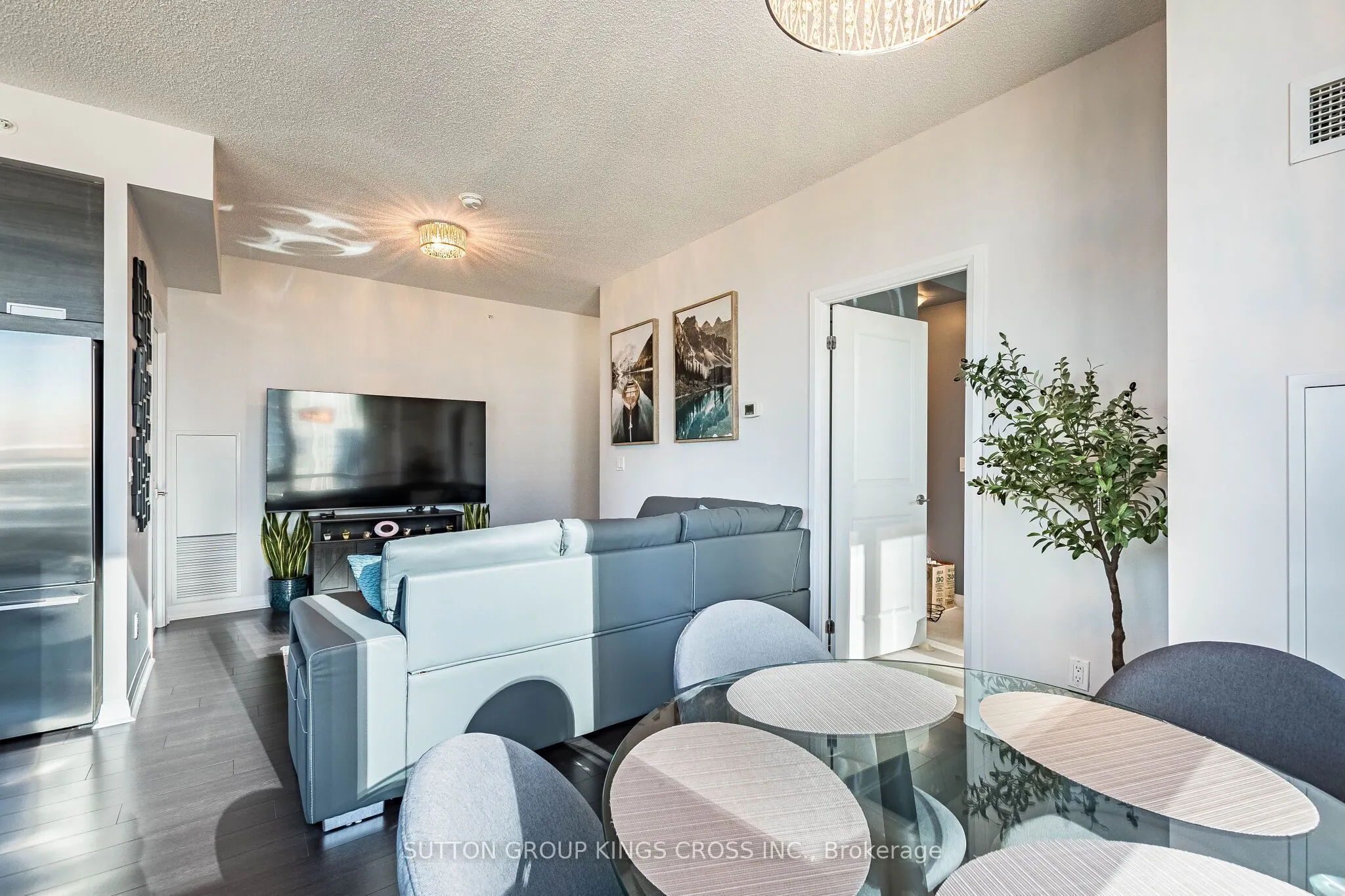 55 Eglinton Avenue W #904