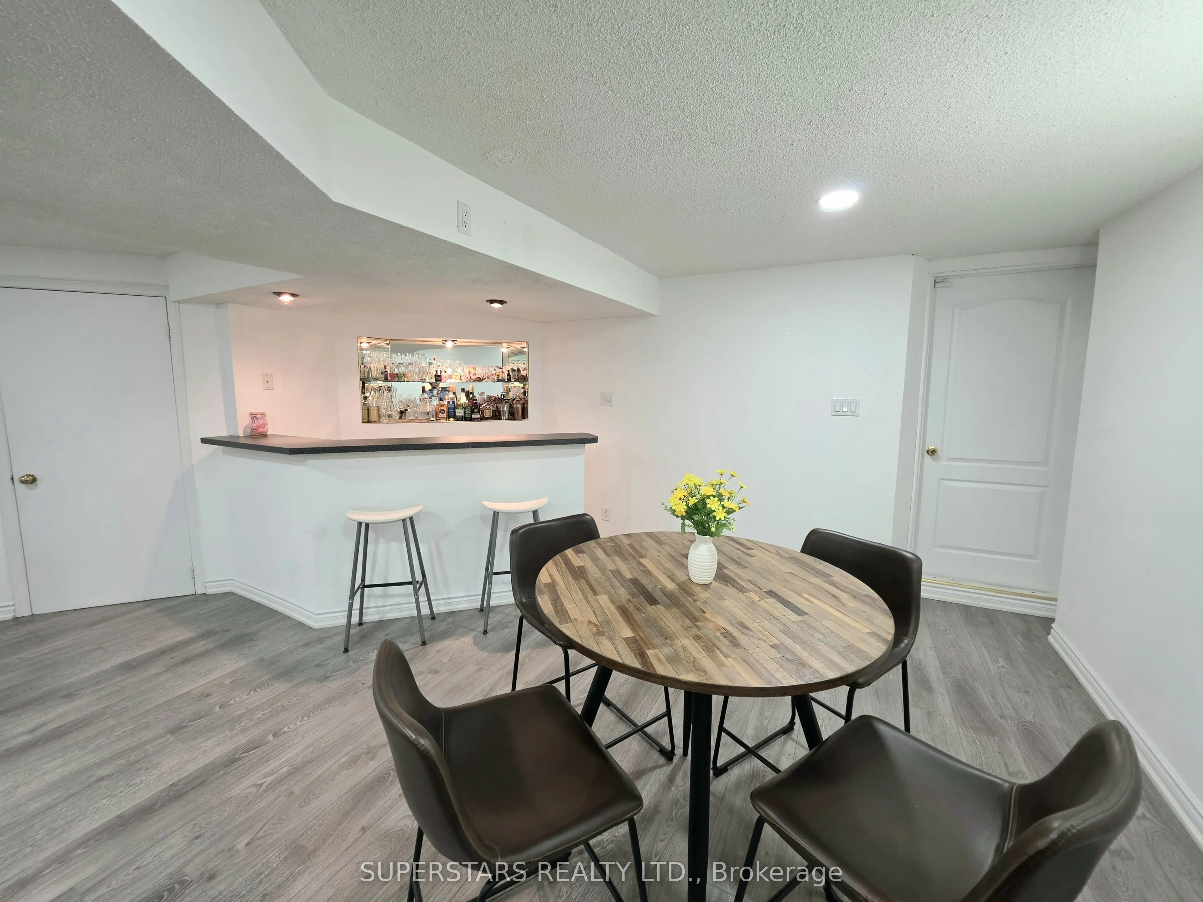 949 Binscarth Drive