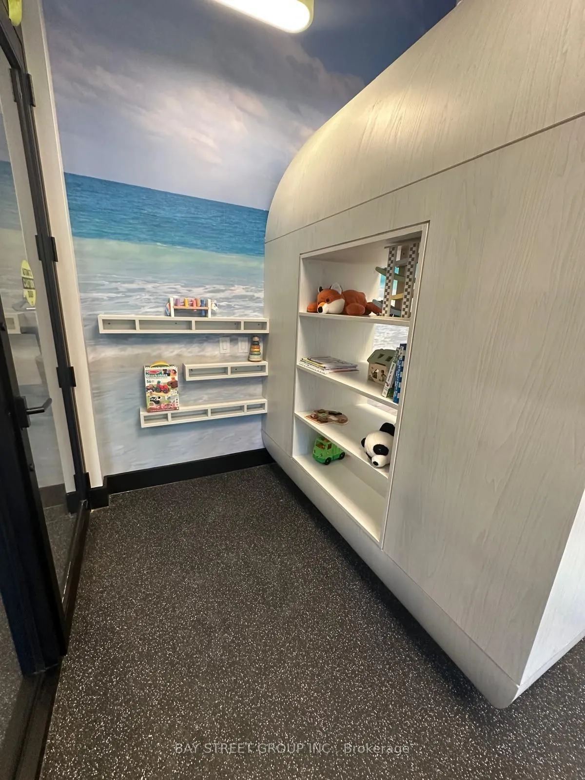1381 Lakeshore Road E #616