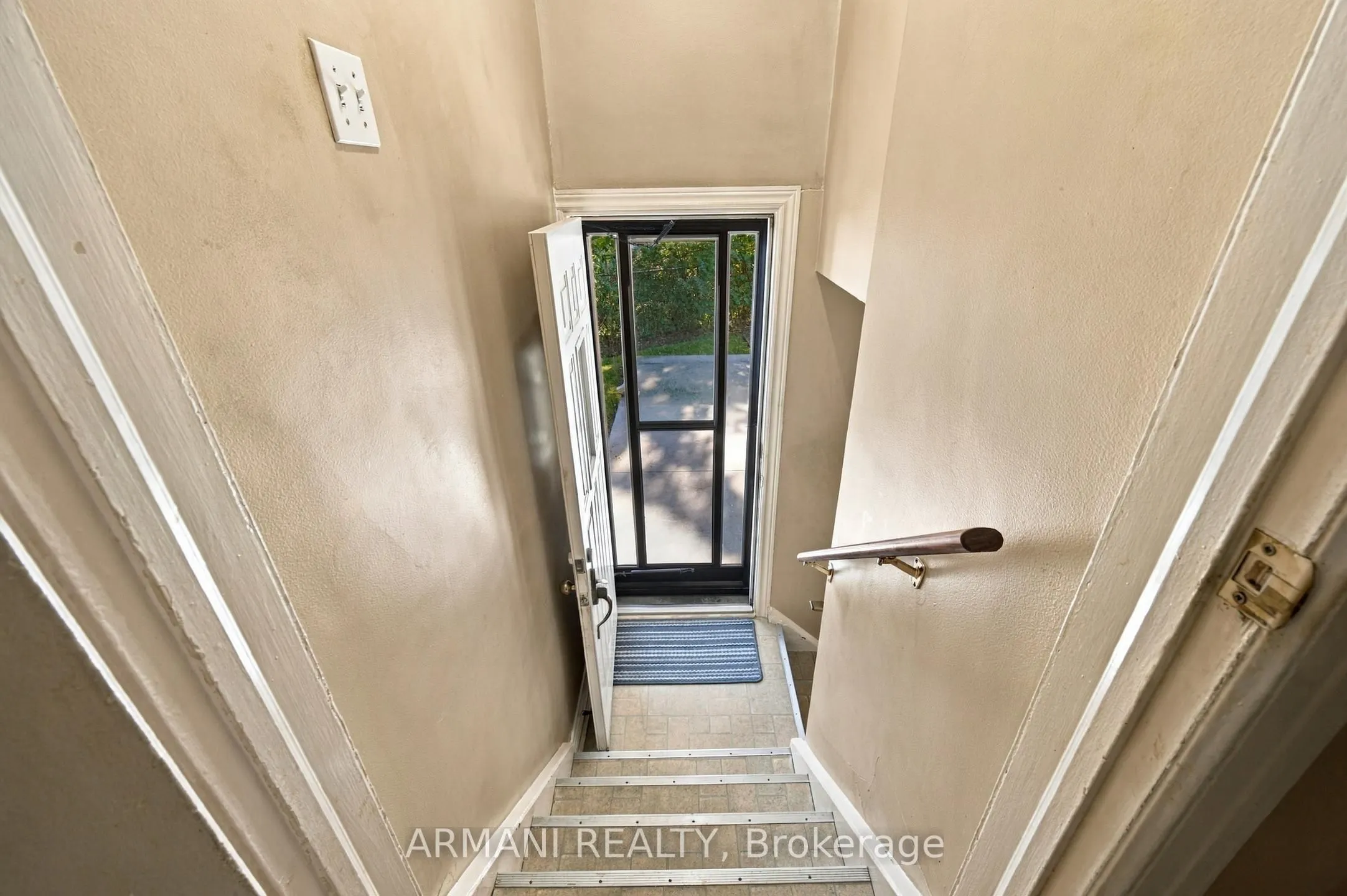 9 Lovilla Boulevard