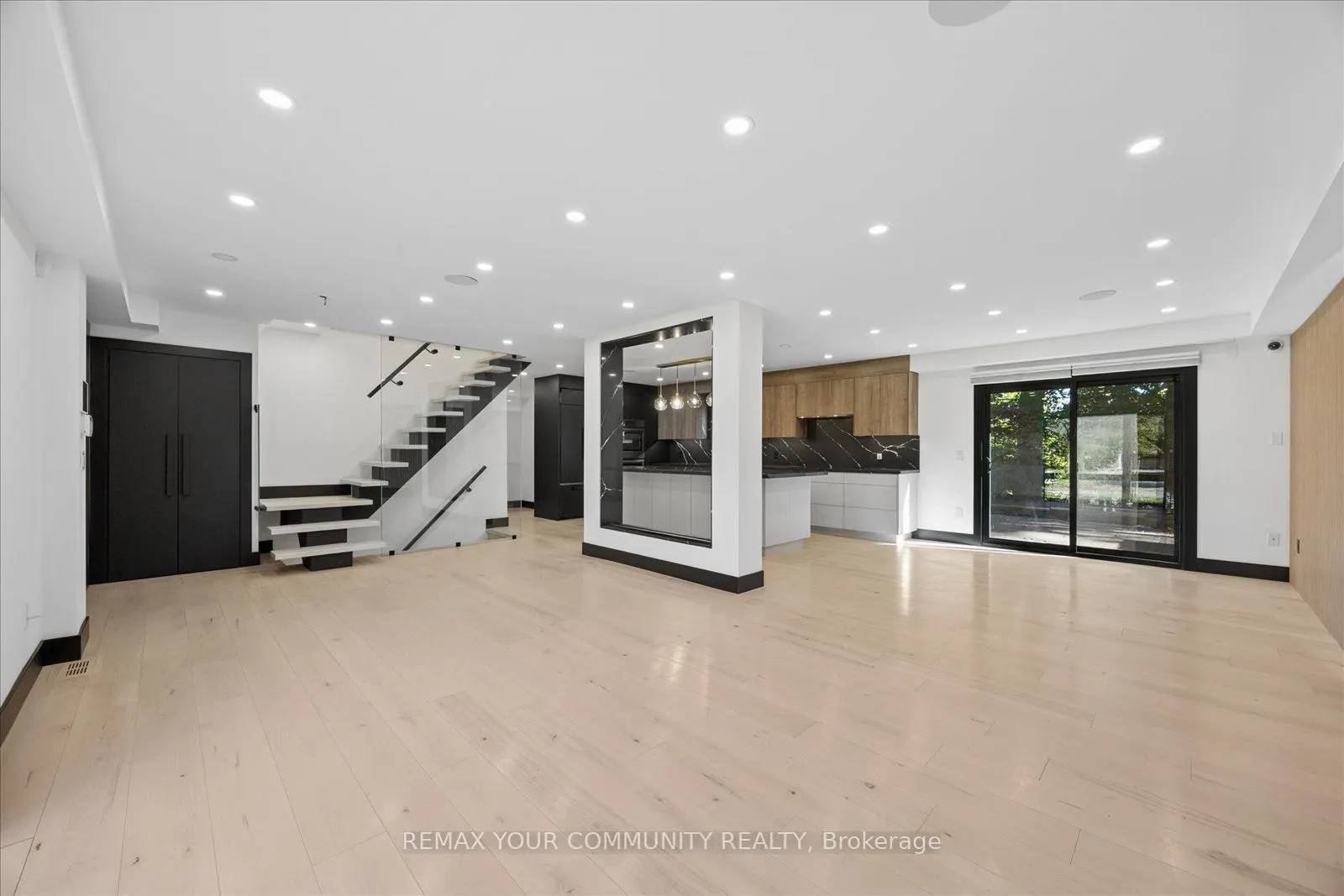 1584 Sunnycove Drive