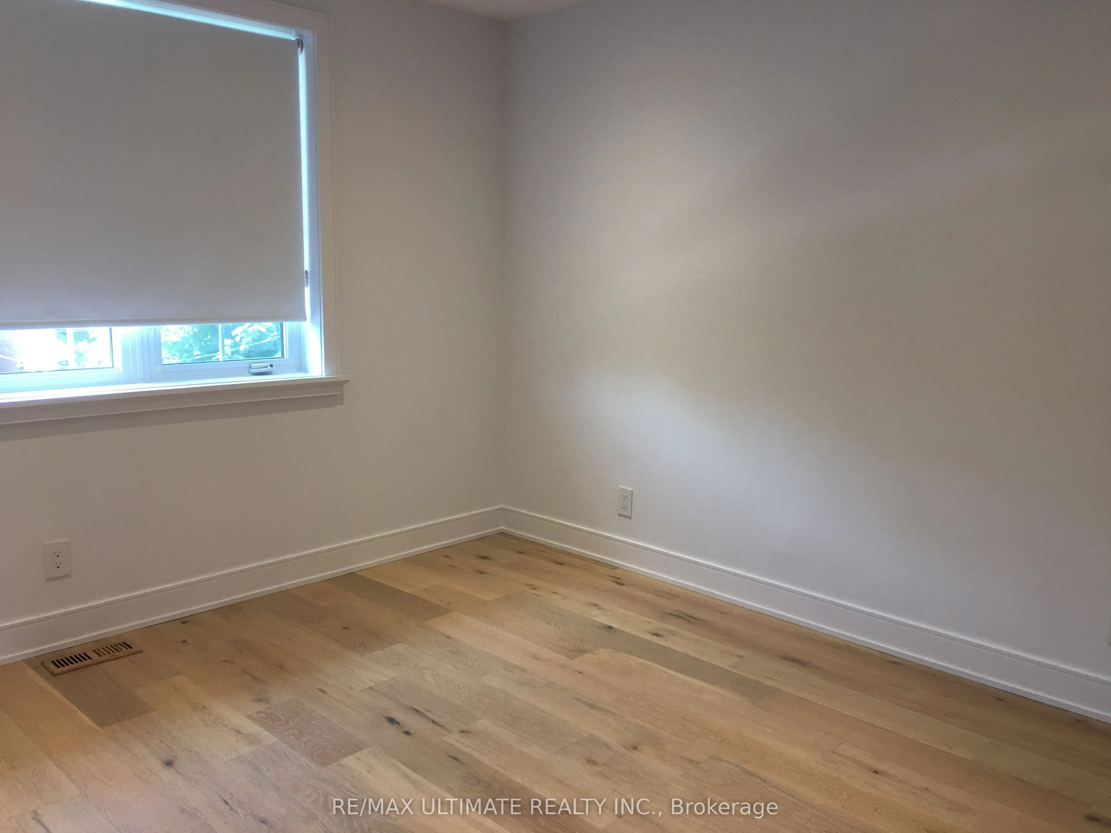 127 Harvie Avenue #Upper