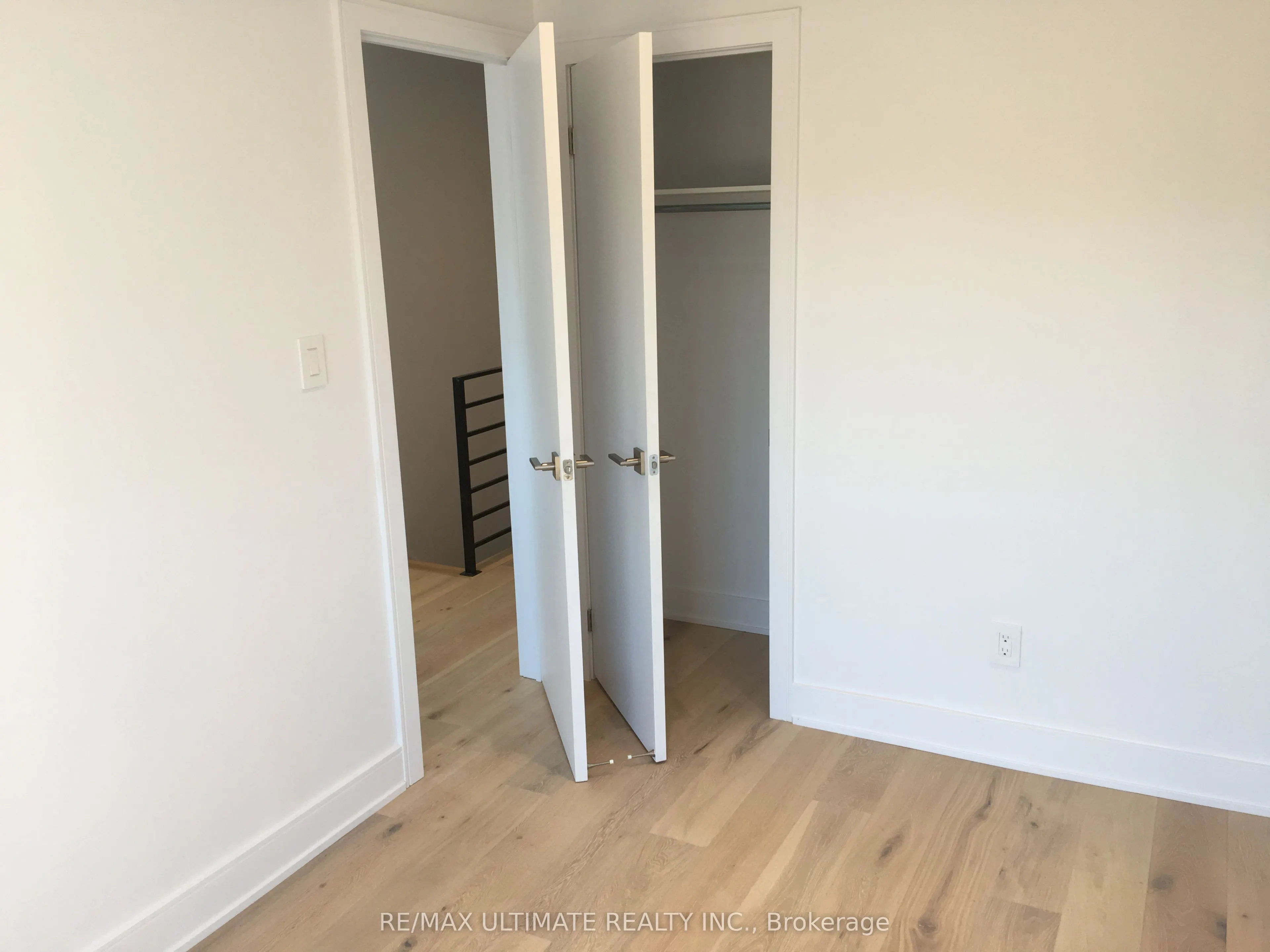 127 Harvie Avenue #Upper