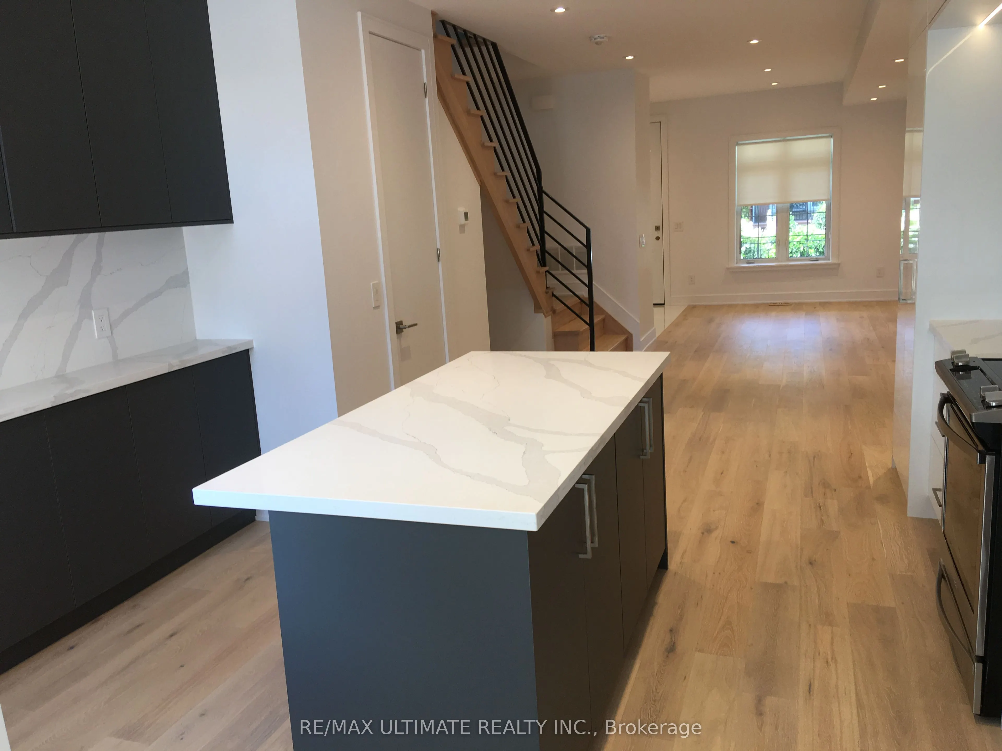 127 Harvie Avenue #Upper