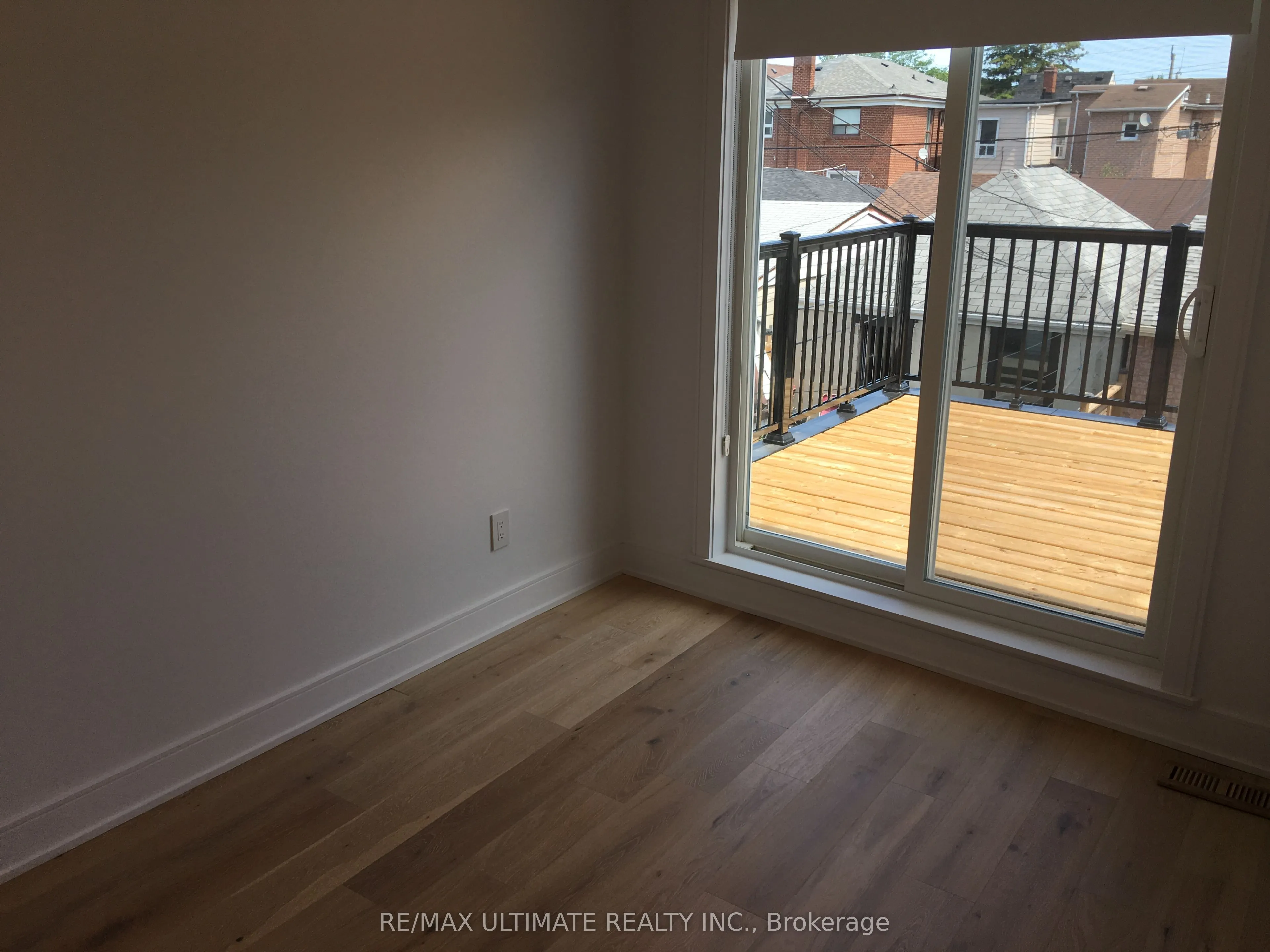 127 Harvie Avenue #Upper