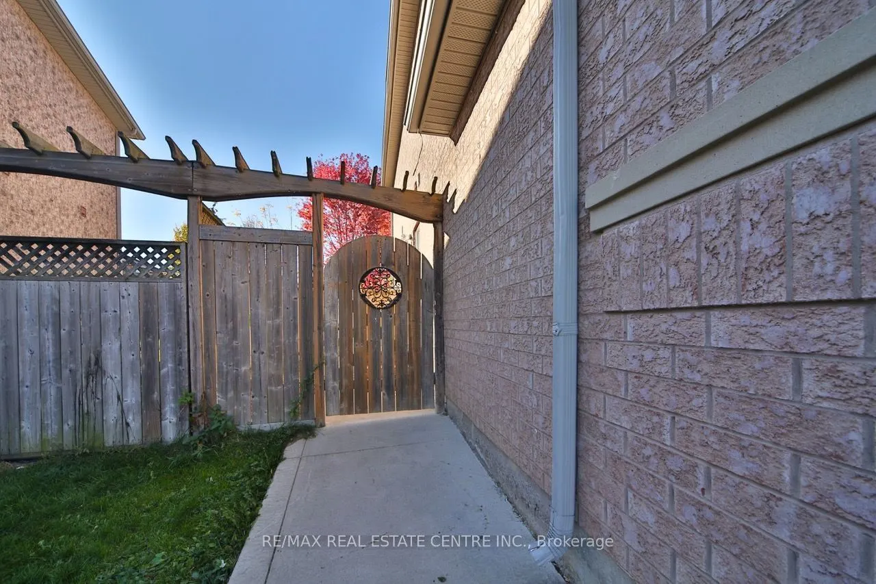 66 Mistdale Crescent #BSMT