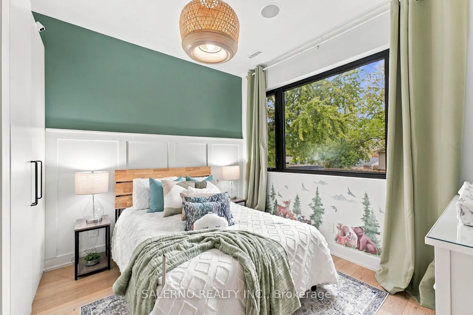 772 Banting Court