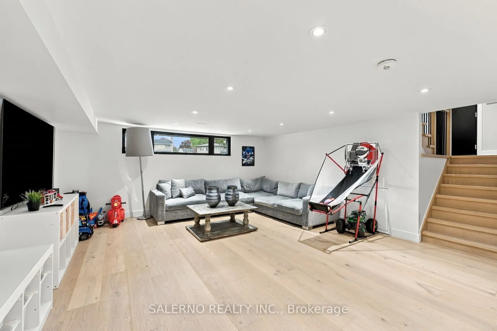 772 Banting Court
