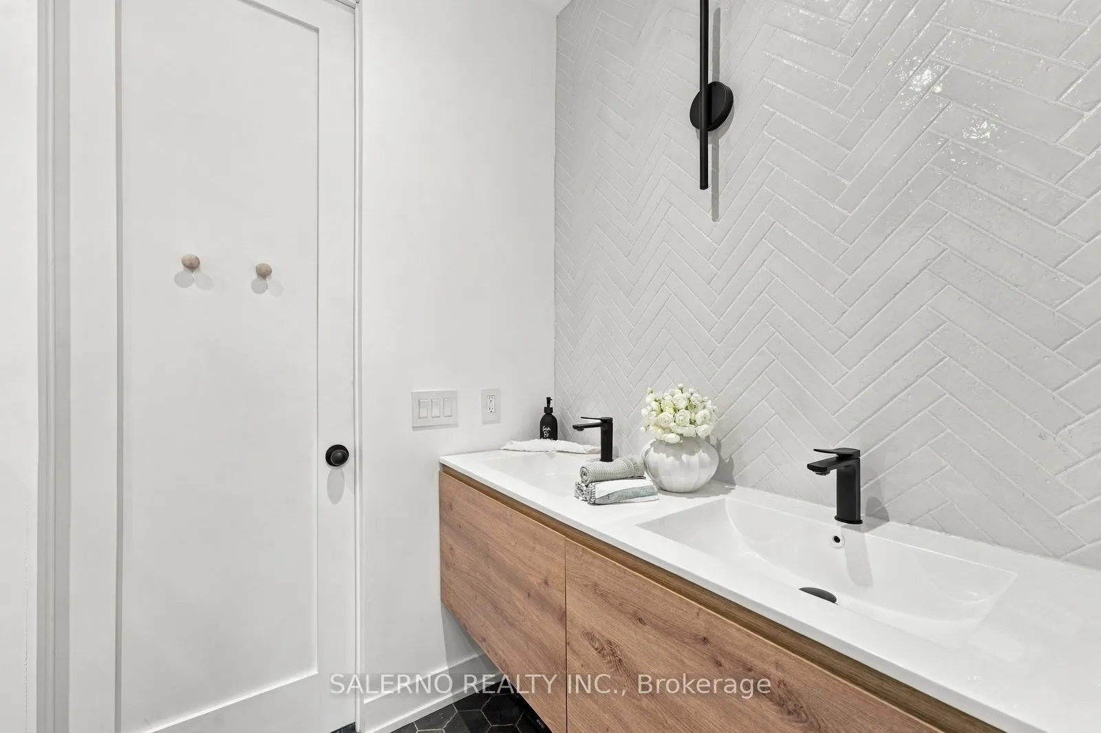 772 Banting Court