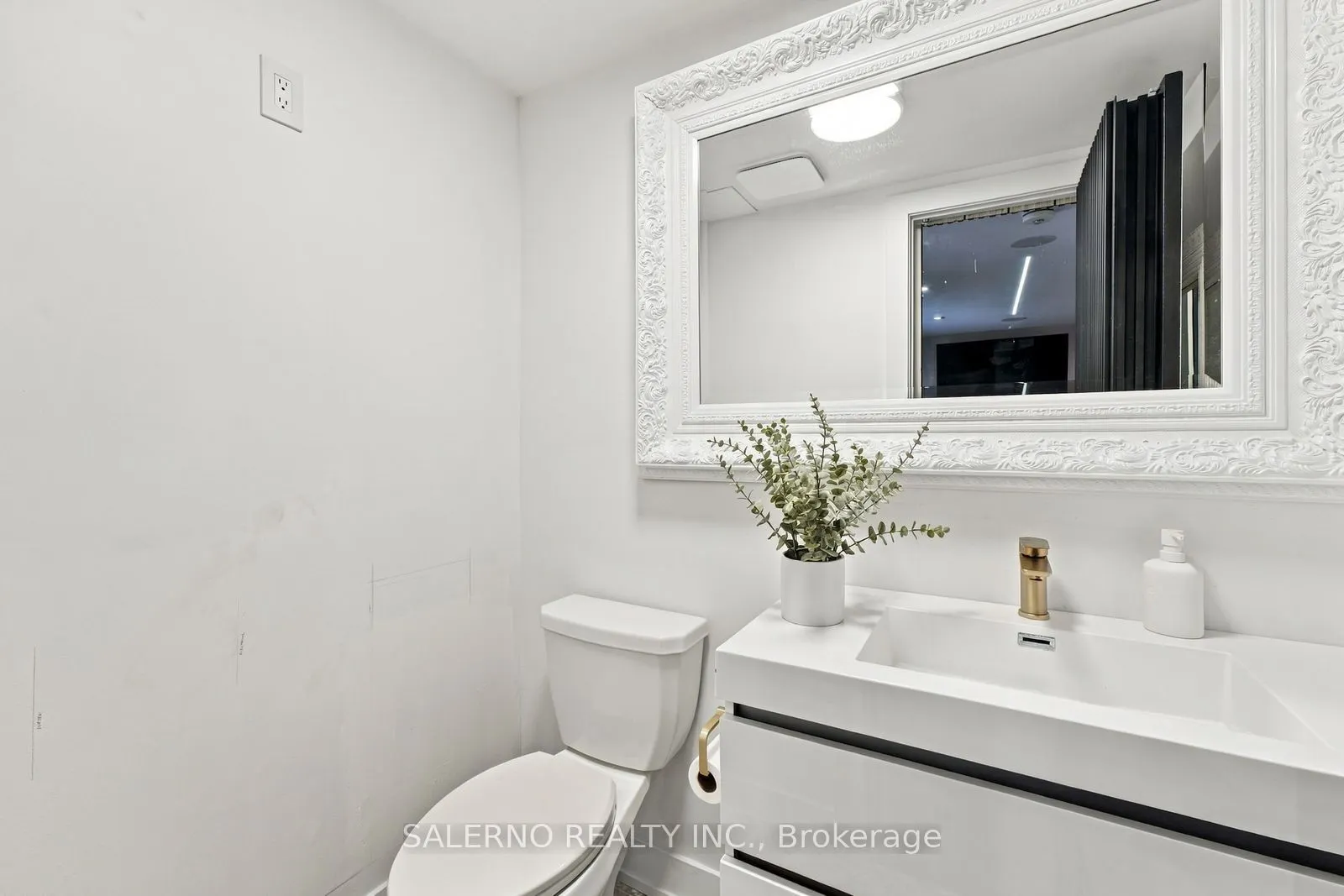772 Banting Court