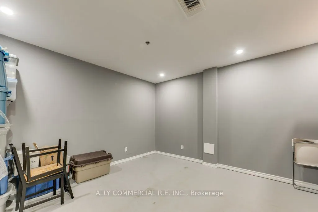 955 Wilson Avenue #15