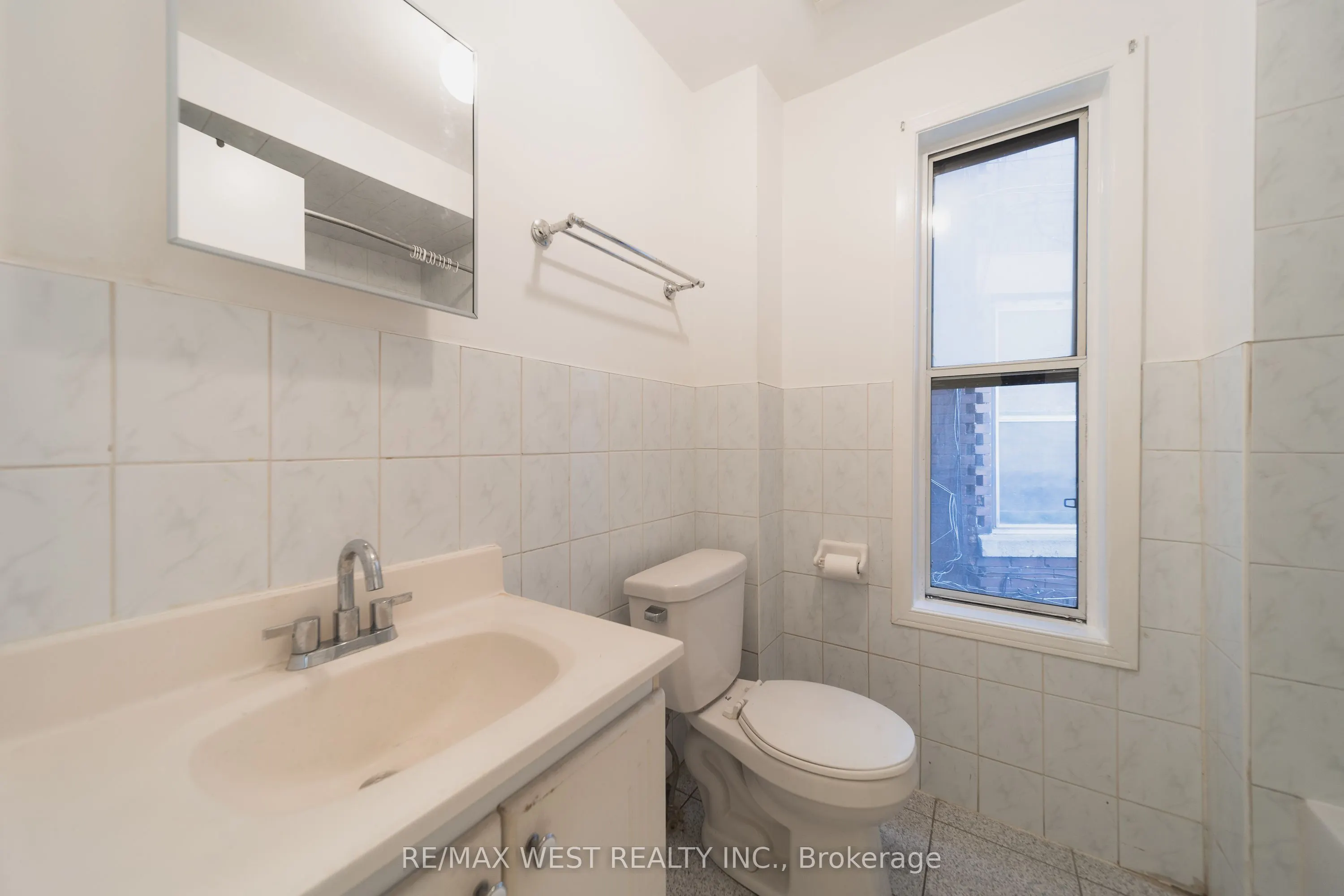 862 Ossington Avenue #Main