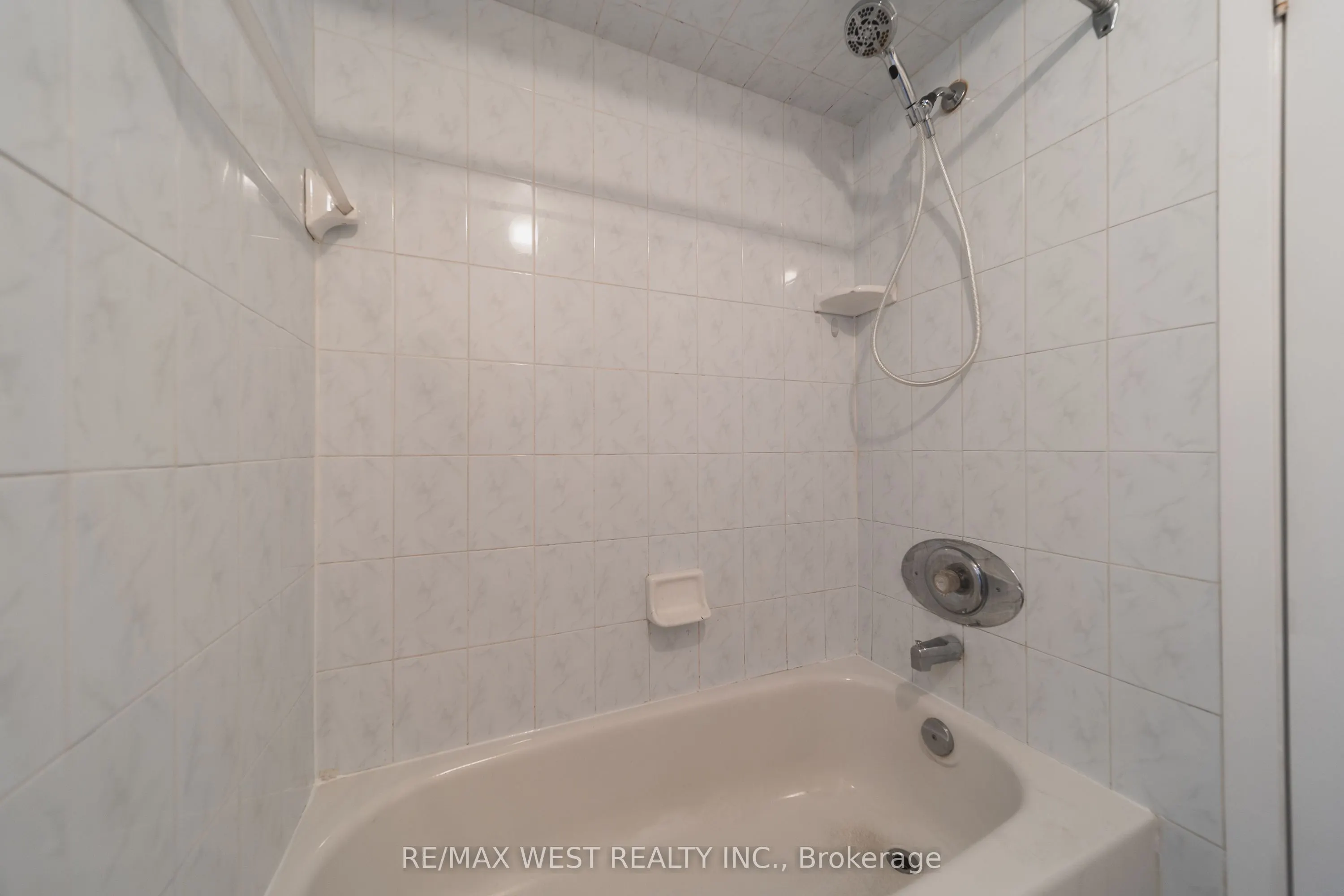 862 Ossington Avenue #Main