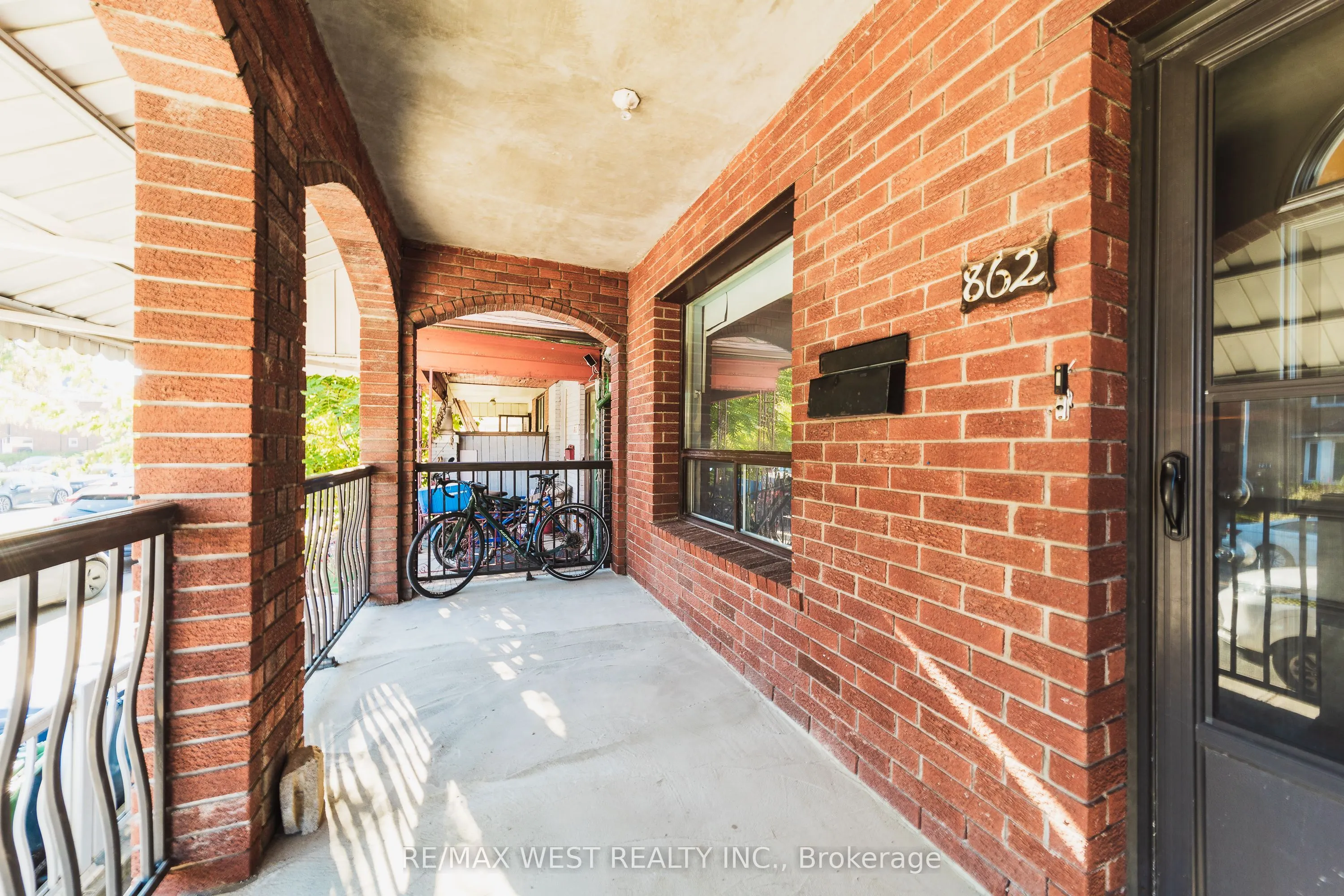 862 Ossington Avenue #Main