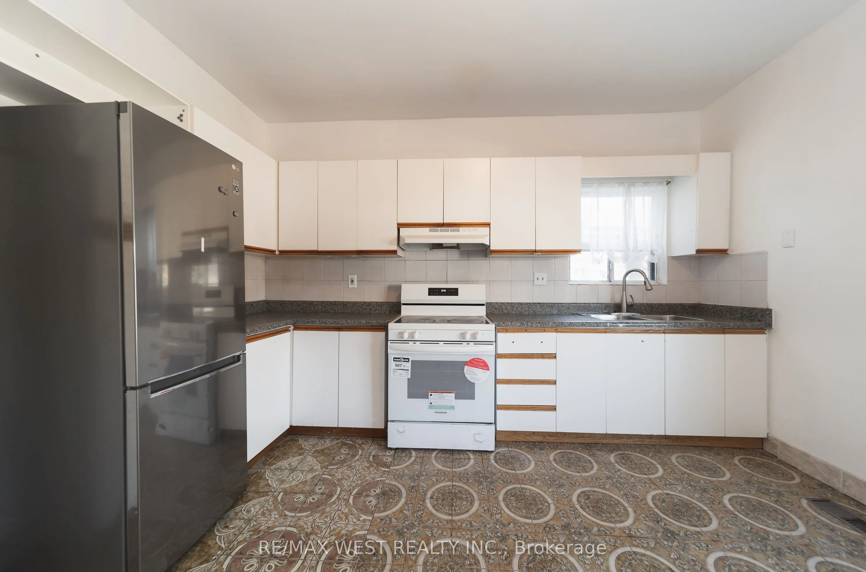 862 Ossington Avenue #Main