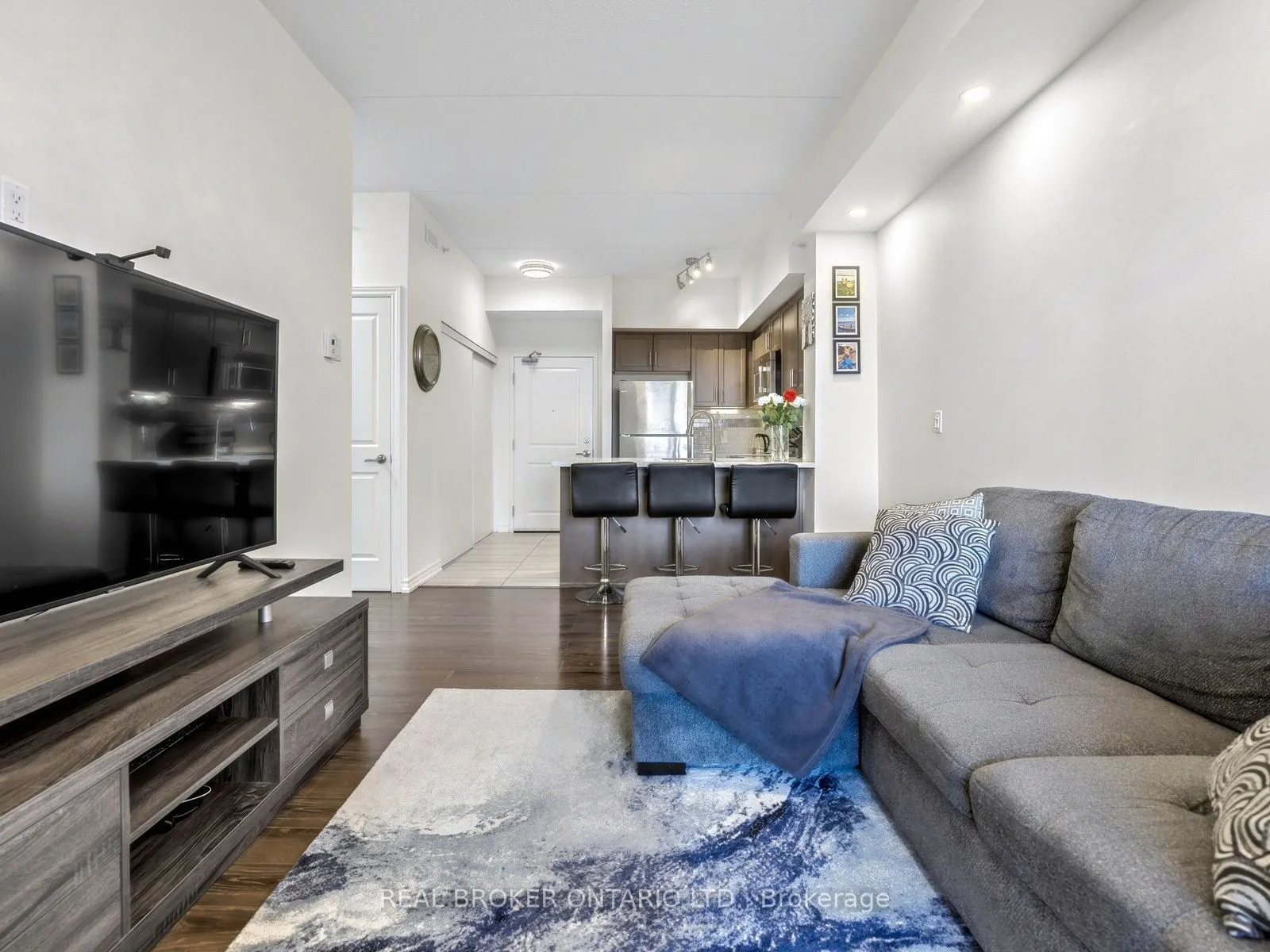 640 Sauve Street #305