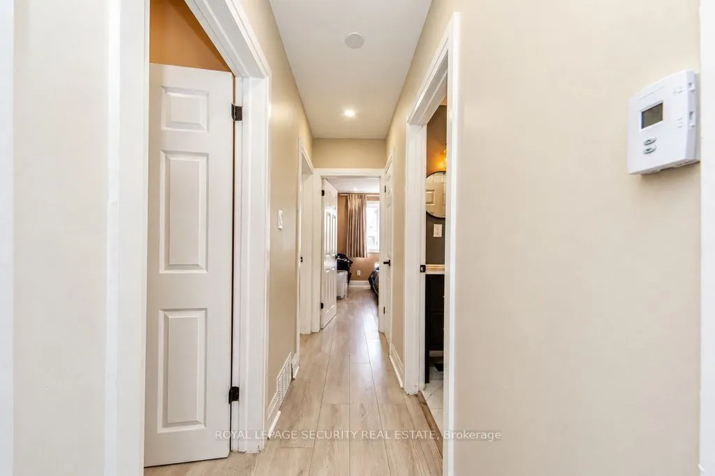 21 Neames Crescent