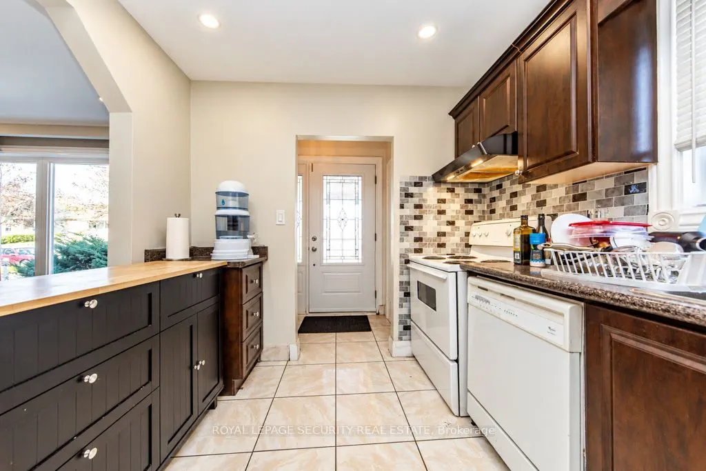 21 Neames Crescent