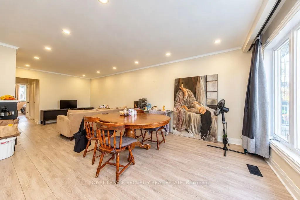 21 Neames Crescent