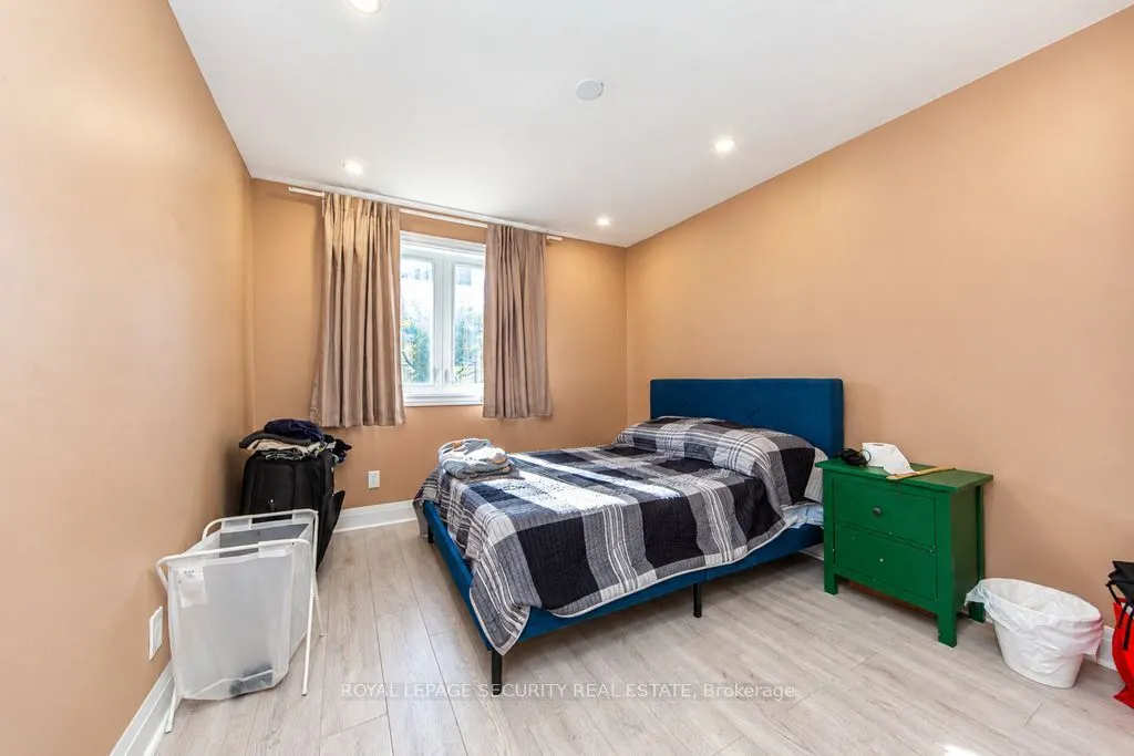 21 Neames Crescent