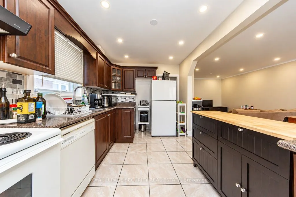 21 Neames Crescent
