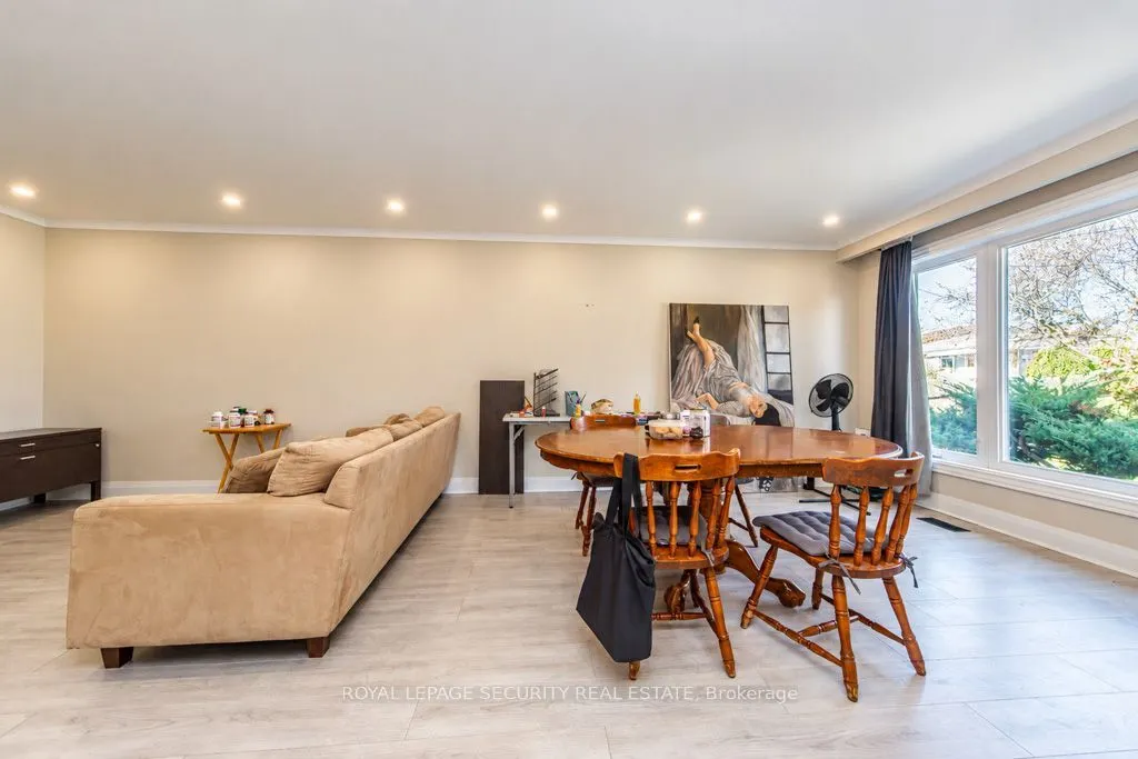 21 Neames Crescent