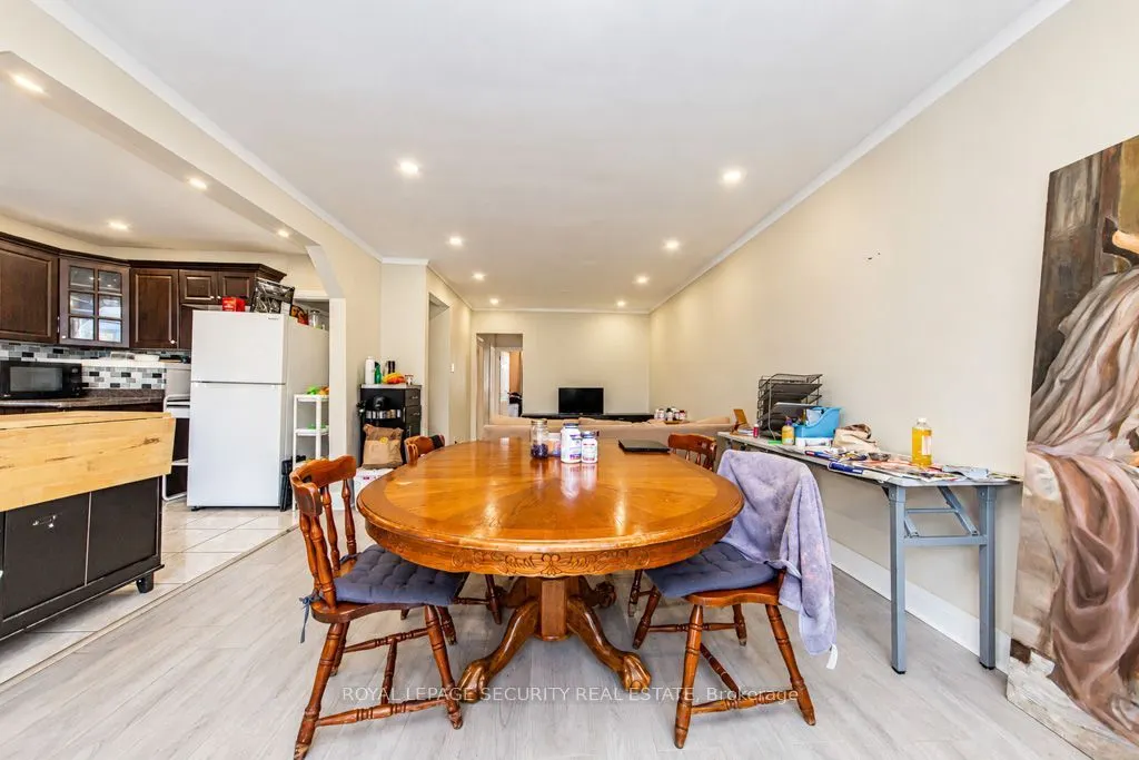 21 Neames Crescent