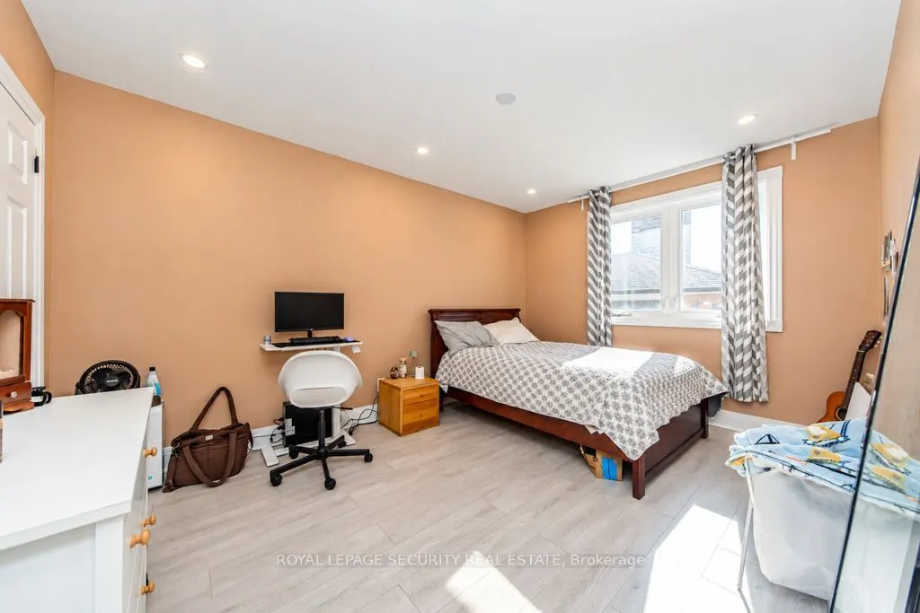 21 Neames Crescent