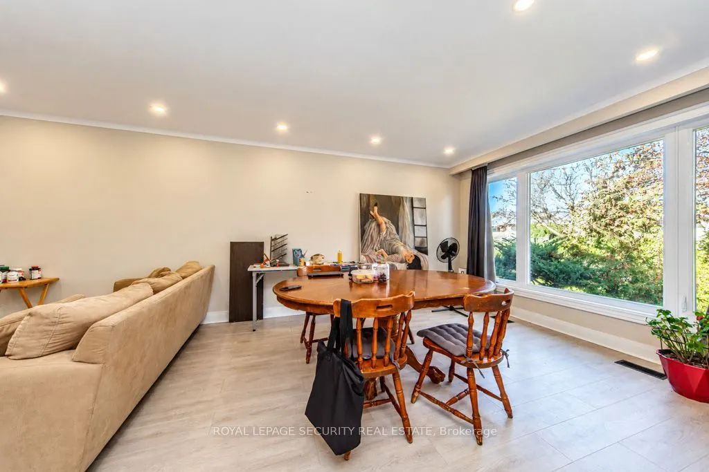 21 Neames Crescent