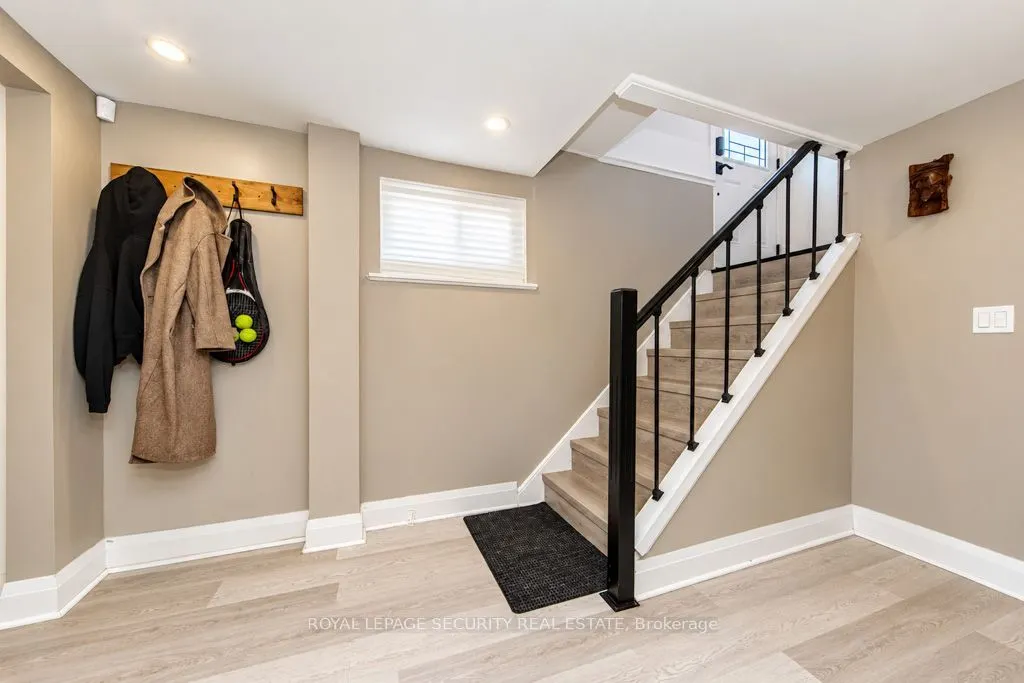 21 Neames Crescent