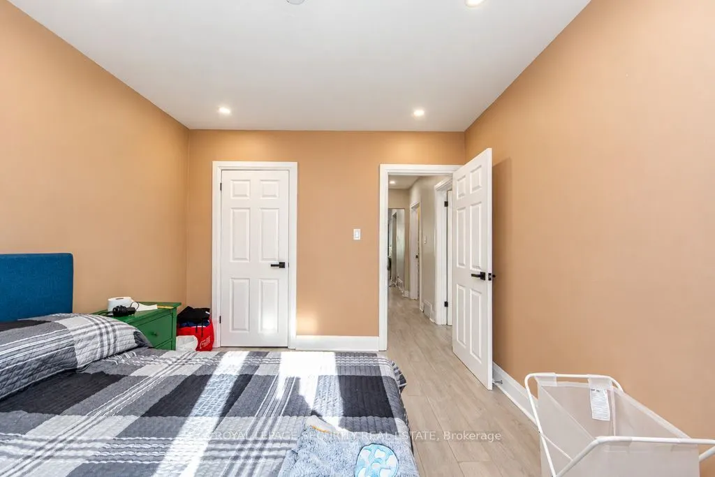 21 Neames Crescent
