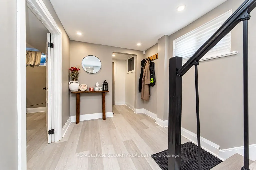 21 Neames Crescent