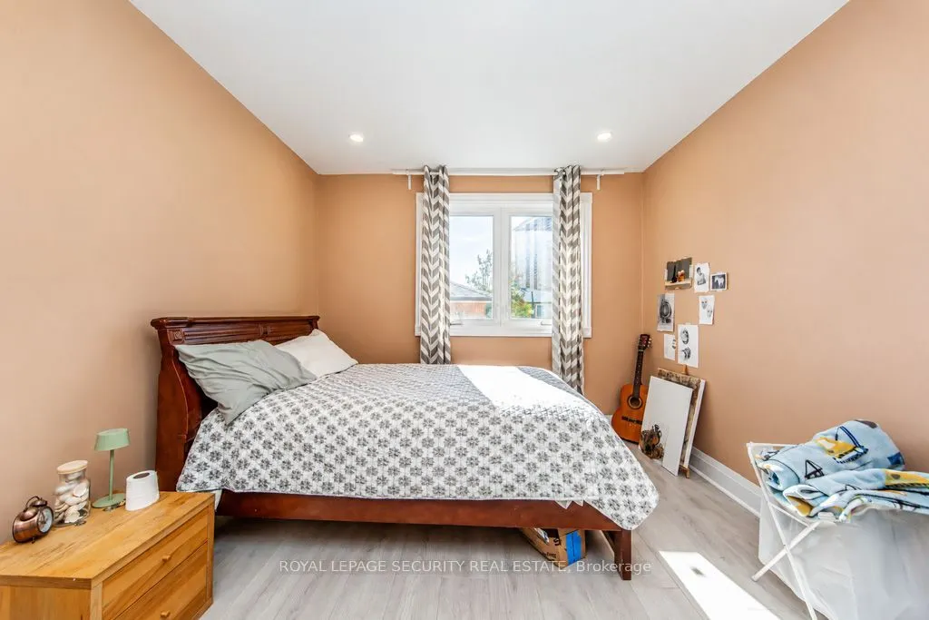 21 Neames Crescent