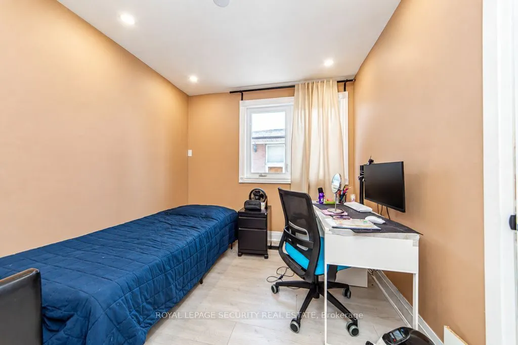 21 Neames Crescent
