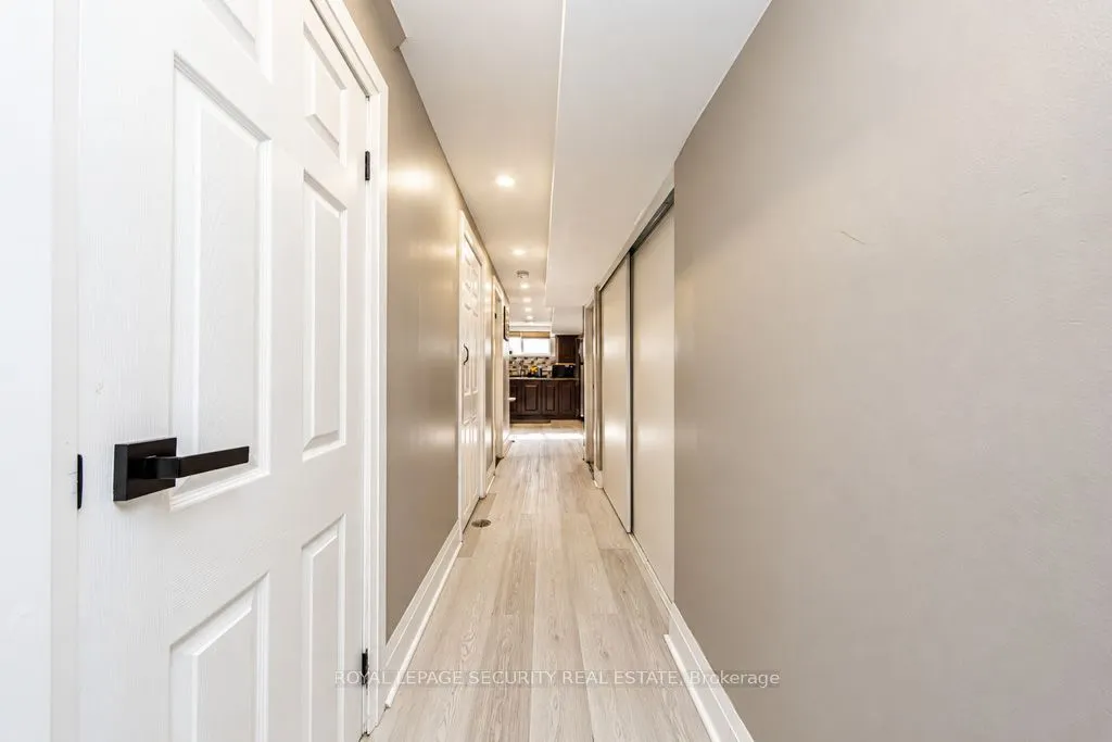 21 Neames Crescent