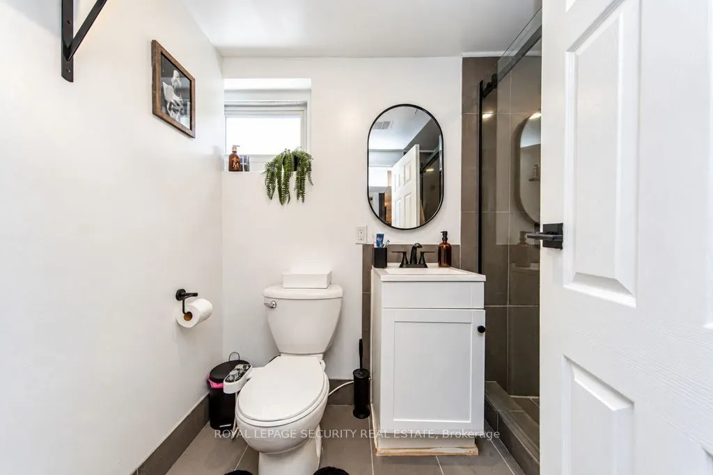 21 Neames Crescent