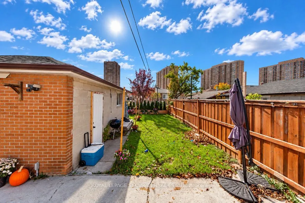 21 Neames Crescent