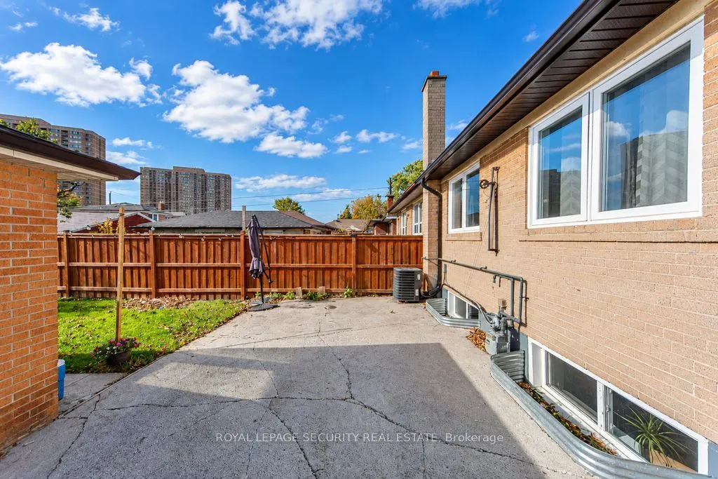 21 Neames Crescent