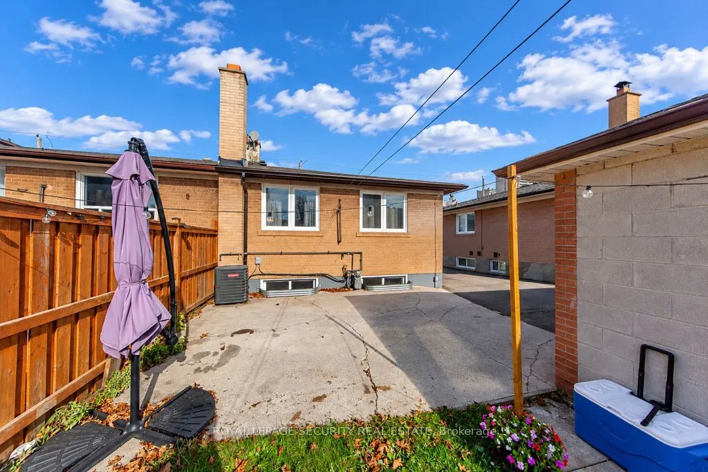 21 Neames Crescent
