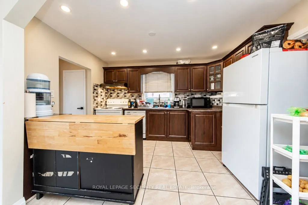 21 Neames Crescent