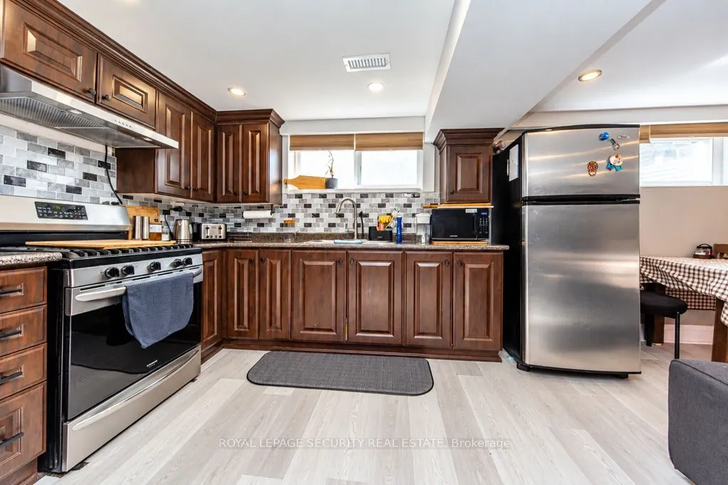 21 Neames Crescent