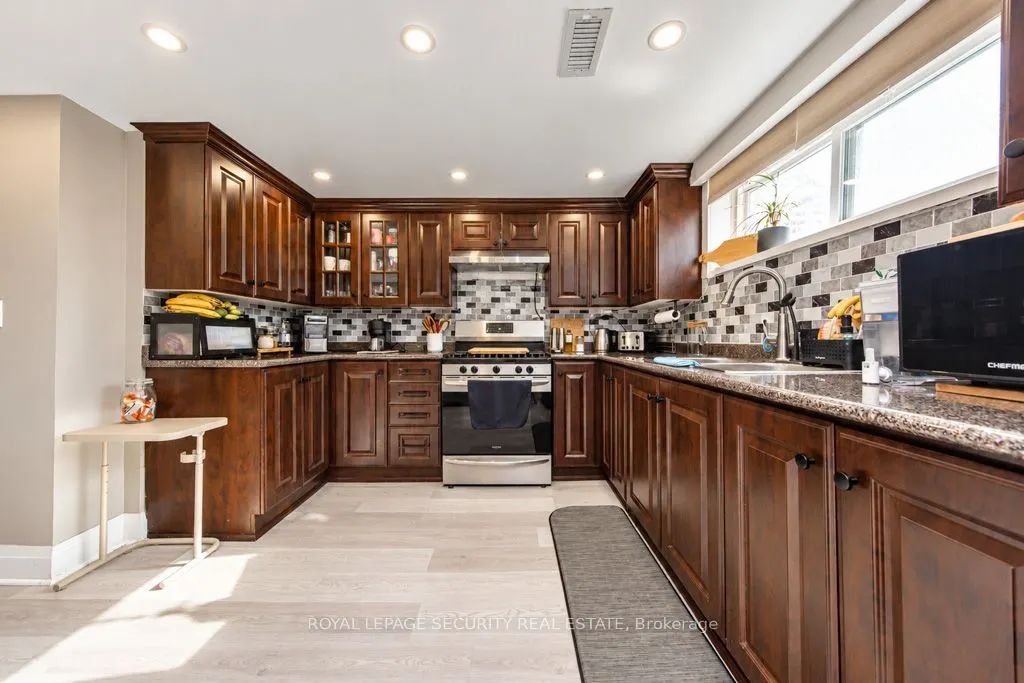 21 Neames Crescent