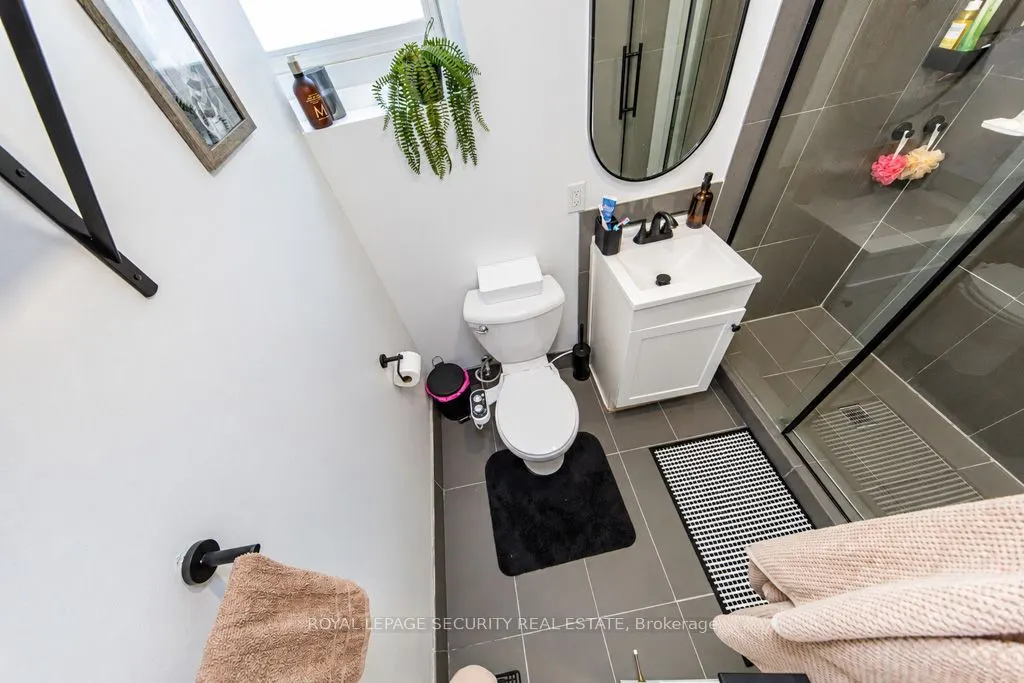 21 Neames Crescent