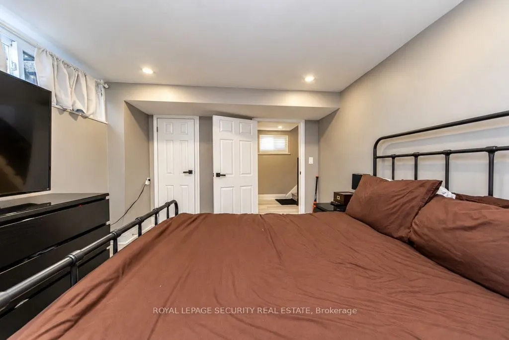 21 Neames Crescent