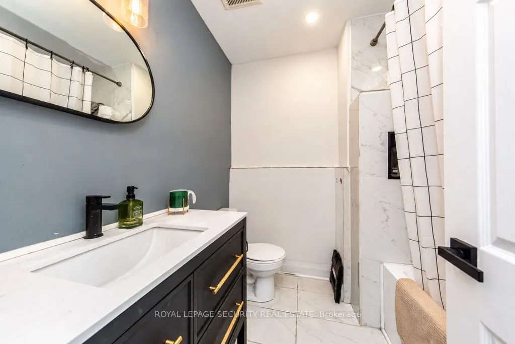21 Neames Crescent