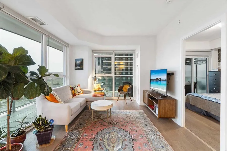 33 Shore Breeze Drive #804