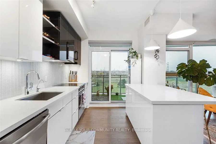 33 Shore Breeze Drive #804